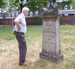 F. W. Bernstein auf dem Berliner Garnisonsfriedhof