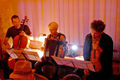 Voland & Quist-Autor Benedikt Feiten (Cello), Linda Nolte (Akkordeon) und Andreas Hirth (Geige) begleiten die Lesung Benedikt Feiten, Linda Nolte, Andreas Hirth